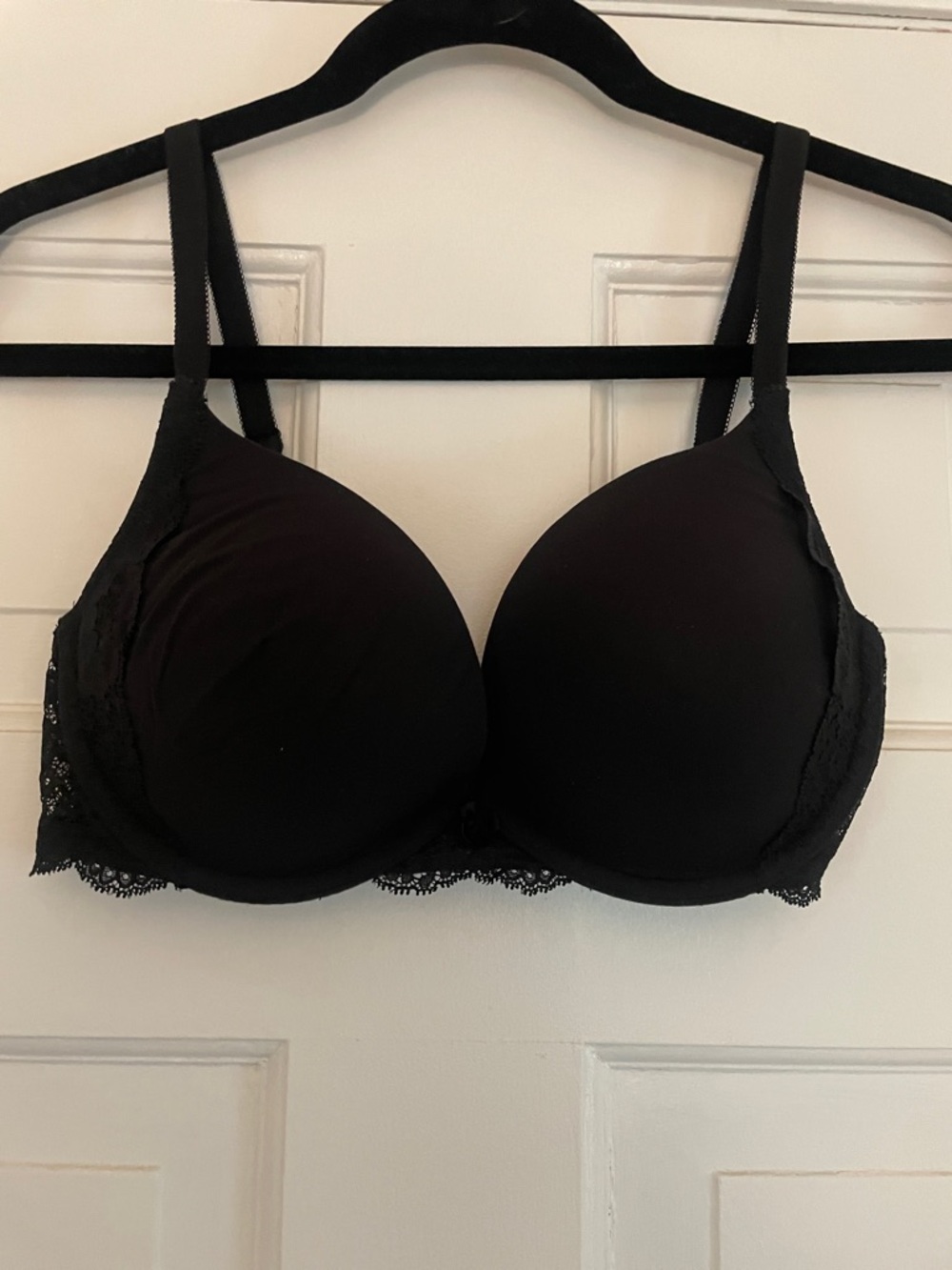 Victoria's Secret Dream Angels Black Lace-Trim Pushup Bra